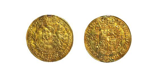 Se tolv av de mest spennende myntene ved å bruke piltastene til venstre og høyre.
SVENSK DUKAT: Denne svenske todukat-mynten ble utgitt på slutten av trettiårskrigen (1618–48), under regenttiden til dronning Kristina av Sverige.