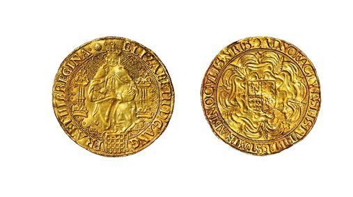 Se tolv av de mest spennende myntene ved å bruke piltastene til venstre og høyre.
ELDRE ENGELSK: Denne svære engelske mynten, en såkalt sovereign, har dronning Elisabeth 1 (1558–1603) som motiv. Dronningen brukte disse gullmyntene til å vise sin makt overfor Europa.